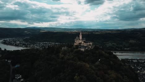 The-Marksburg-castle-in-Braubach,-Germany-stands-alone-in-this-orbit-shot