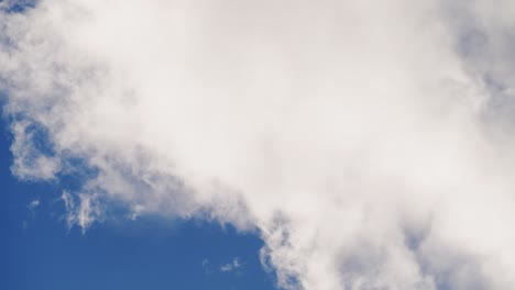 Zeitrafferaufnahme-Sich-Schnell-Bewegender-Wolken