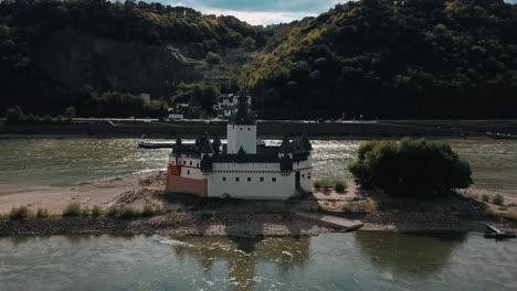 A-barge-passes-by-the-Pfalzgrefenstein-castle-on-the-Rhine-River-in-Germany