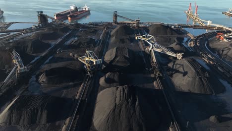 Piles-of-coal-at-USA-port