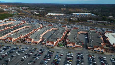 Aerial-view-showing-american-shopping-center-and-traffic-in-highway-in-Georgia,-America