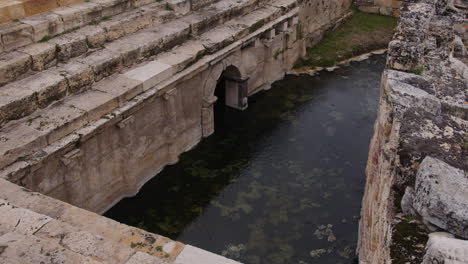 Die-Ruinen-Eines-überfluteten-Gebäudes-In-Hierapolis