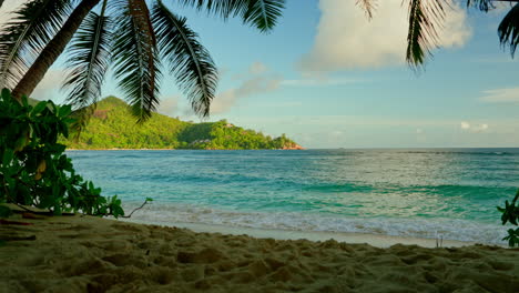Statische-Aufnahme-Eines-Tropischen-Strandes-Auf-Den-Seychellen
