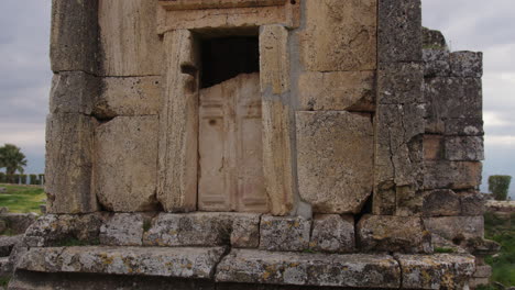 Close-tilt-up-of-Tomb-A18-in-the-ancient-Necropolis-of-Hierapolis