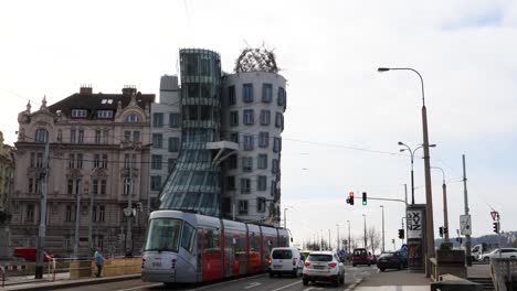 Heavy-traffic-around-Milunić's-and-Gehry's-Dancing-House-Prague,-Czech-Republic