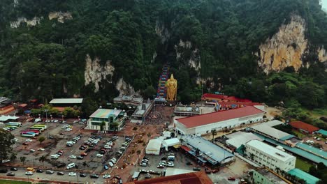 Panoramic-zoom-shot-of-the-BATU-cave-temple-of-Malaysia