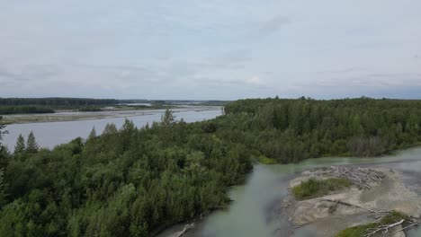 Lago-Y-Río-En-Alaska