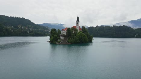 Curve-drone-shot-of-Lake-Bled,-Slovenia-in-the-morning-during-summer-time