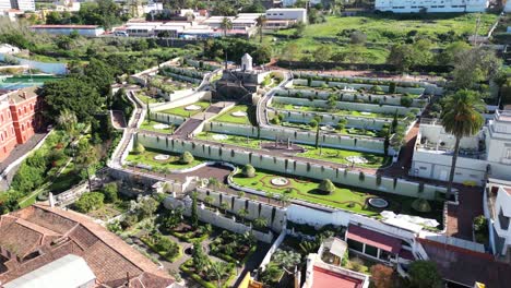 Hermoso-Jardín-En-Tenerife.-Pequeña-Ciudad