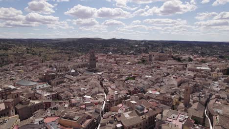 Die-Mittelalterliche-Skyline-Von-Toledo-Und-Der-Fluss-Tejo,-Kastilien-La-Mancha,-Spanien