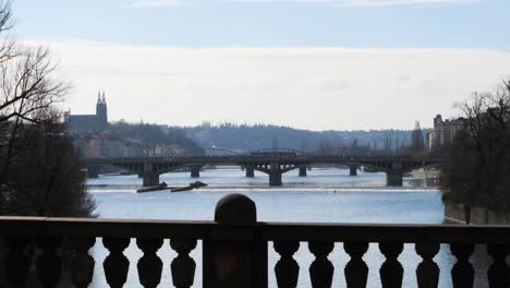 Vista-Desde-El-Puente-De-La-Legión-De-Praga-Sobre-El-Río-Vlata