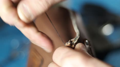 Hand-Sewing-Leather-Artisan-Leatherwork