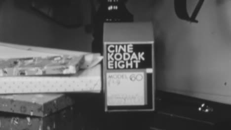Kodak-Ocho-Kamera-Auf-Dem-Tisch-In-Einem-New-Yorker-Haus-In-Den-1930er-Jahren