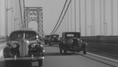 Oldtimer-Fahren-über-Die-George-Washington-Bridge-In-New-York-City-Der-1930er-Jahre