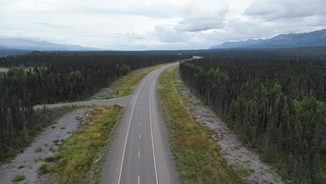 Wunderschöner-Highway-In-Alaska