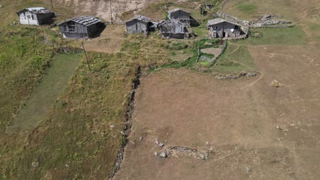 Drone-view-of-wooden-huts-on-Multat-plateau-in-the-Black-Sea,-Turkey