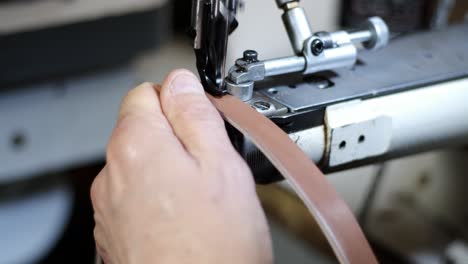 Nähmaschine-Leder-Nähen-Lederarbeiten