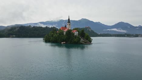 Orbit-drone-shot-of-Lake-Bled,-Slovenia-in-the-morning-during-summer-time