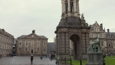 The-campanile-monument-of-Trinity-College-in-Dublin,-Ireland