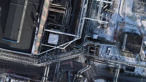 Aerial-top-down-view-over-the-connecting-pipes-of-the-heat-and-power-plant-in-Warsaw,-poland