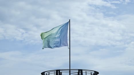 Die-Flagge-Des-Gaia-Zoos-Weht-über-Der-Stadt-Kerkrade-In-Den-Niederlanden