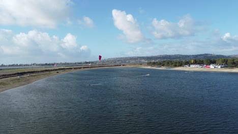 People-Kite-Surfing-On-Fiesta-Island-In-Mission-Bay,-San-Diego