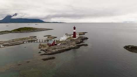 Tranoy-Lighthouse---Scenic-Landmark-On-Vestfjorden-In-Hamaroy,-Norway