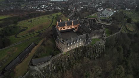 Stirling-Castle-on-a-steep-cliff,-famous-landmark