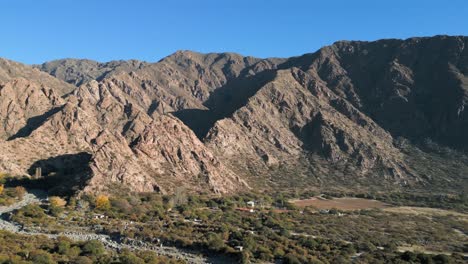 Aerial-pan-left-shot-of-mountain-range-in-Salta-on-sunny-day,-Argentina