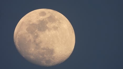 Schöner-Mond---Nahaufnahme-.zoom