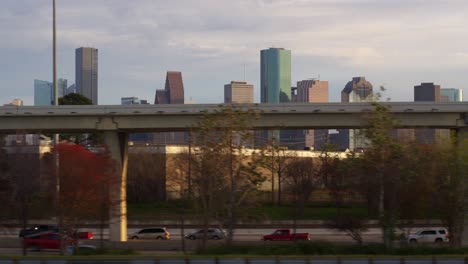 Ascending-drone-shot-that-reveals-the-downtown-Houston,-Texas-area