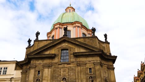 Iglesia-De-San-Francisco-De-Asís,-Praga,-República-Checa
