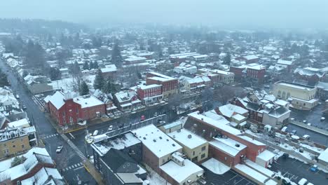 Snow-storm-in-American-town