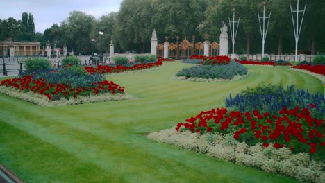 Erfreuliche,-Blumige,-üppige-Gärten-Von-London,-Vereinigtes-Königreich