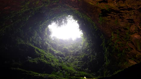 Raindrops-fall-through-Algar-do-Carvao-hole-in-Terceira,-Azores