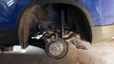 Close-up-of-car-disc-and-braking-pads