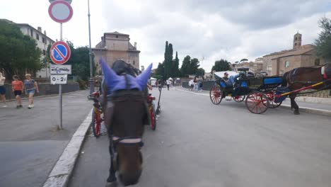 Rome-Immersive-POV:-Moving-In-Busy-Streets-to-Chiesa-Santi-Luca-e-Martina,-Italy,-Europe,-Walking,-Shaky,-4K-|-Horse-Drivers-Resting-Near-Busy-Streets