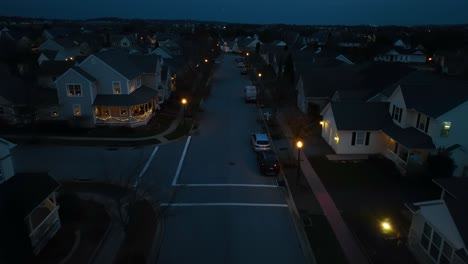 Dark-neighborhood-at-night