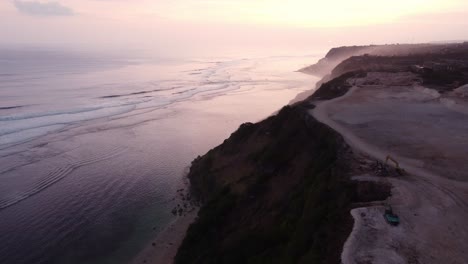 Küste-Bei-Sonnenuntergang-Auf-Der-Malerischen-Insel-Nusa-Lembongan-Südöstlich-Von-Bali
