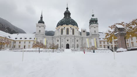 Monasterio-Benedictino-Revelado-De-La-Abadía-De-Ettal-Cerca-De-Oberammergau-En-Baviera,-Alemania