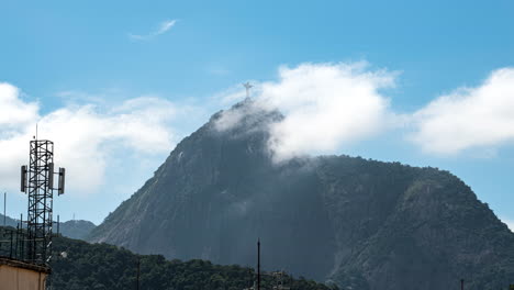 Clouds-move-around-Mount-Corcovado-with-Christ-The-Redeemer-on-top,-timelapse