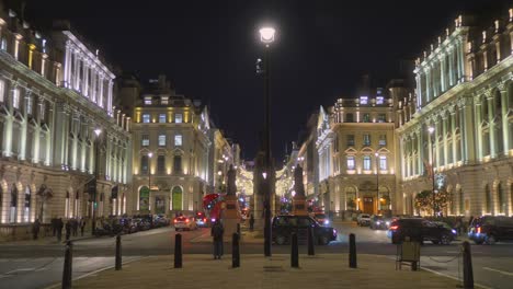 Una-Vista-De-Londres-De-Noche-Y-Los-Hermosos-Edificios-Iluminados