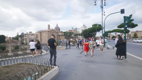 Rome-Immersive-POV:-Moving-In-Busy-Streets-to-Chiesa-Santi-Luca-e-Martina,-Italy,-Europe,-Walking,-Shaky,-4K-|-Cars-Driving-Near-Tourists-Overlooking-Ruins