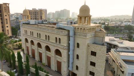 Historic-Al-Masjid-Al-Burhani,-Karachi-at-dusk---Aerial