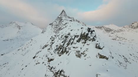 Ascending-the-mountain-Djeveltanna-along-one-of-its-ridges