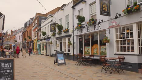 Street-view-of-the-Eel-Pie-Pub-and-Restaurant-in-the-Twickenham-area-of-London