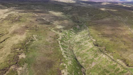 Aerial-View-Of-Hope-Valley-Landscape-In-Peak-District,-Midlands-Of-England