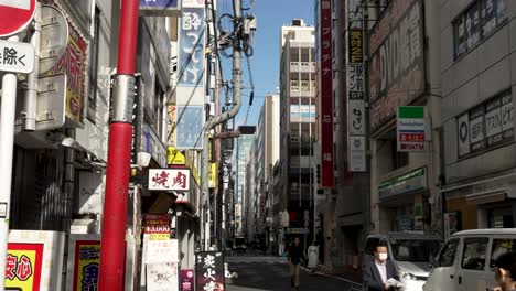 Tokyo-Street-Es-Una-Fusión-De-Tradición-E-Innovación,-Donde-El-Pasado-Y-El-Presente-Coexisten-En-El-Corazón-De-La-Bulliciosa-Metrópolis-De-Japón.