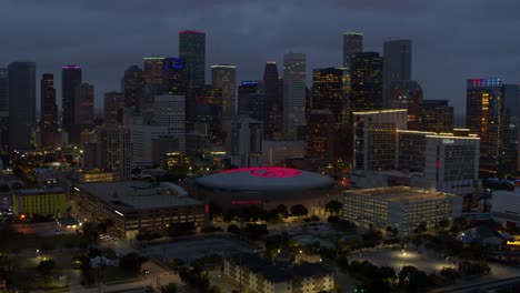 Erstellung-Einer-Luftaufnahme-Der-Innenstadt-Von-Houston,-Texas-Bei-Nacht