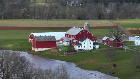 Luftaufnahme-Einer-Überschwemmung-Auf-Einem-Landwirtschaftlichen-Grundstück